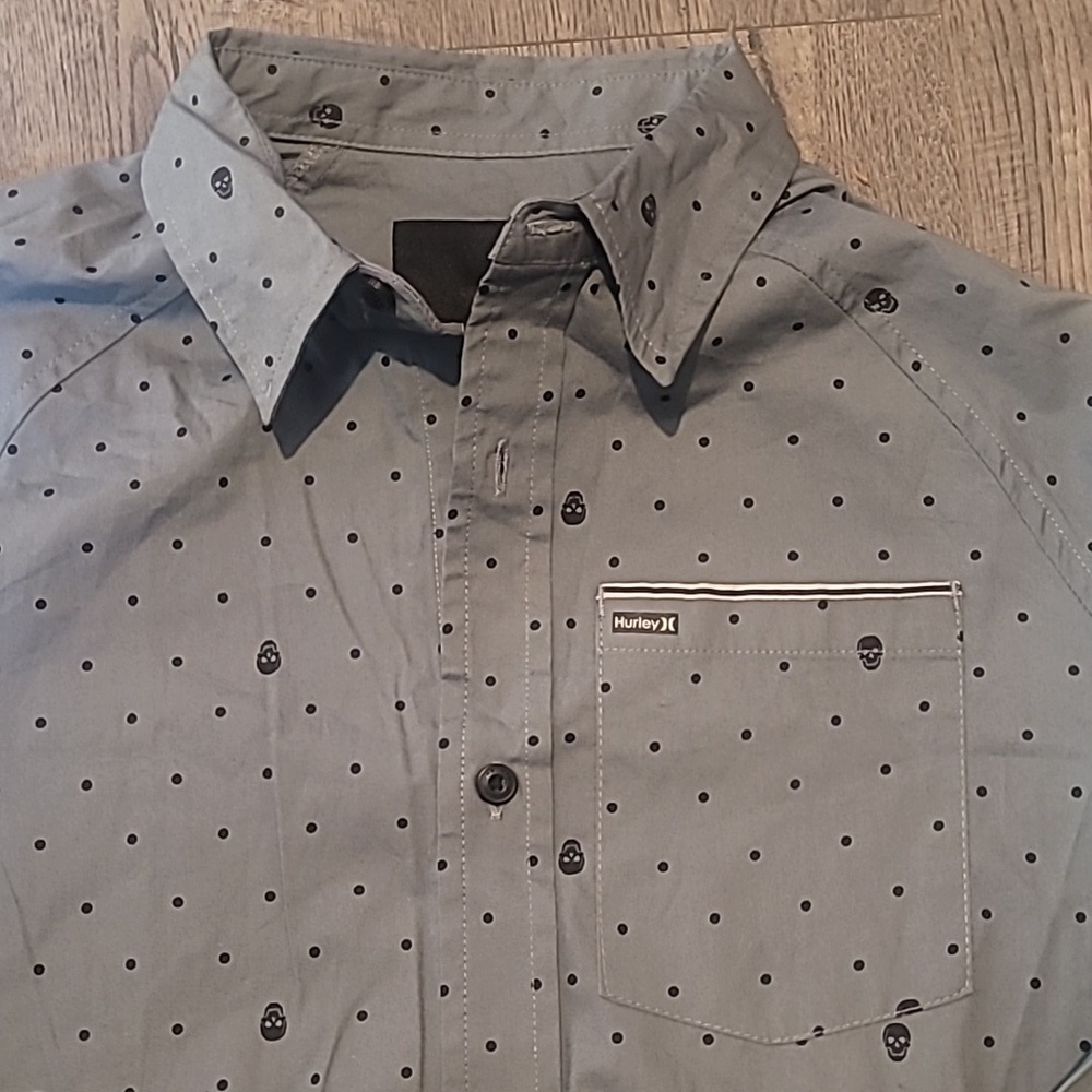 Hurley Boys Large Button Down Long Sleeve Skull New With Tags - Picture 2 of 6